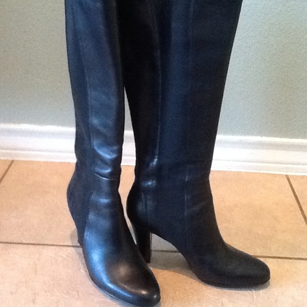 ELIE TAHARI KNEE HIGH BOOTS